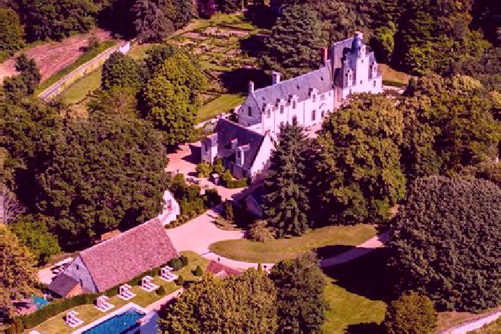 Escorts Chateau-la-Valliere, France — Local Companions