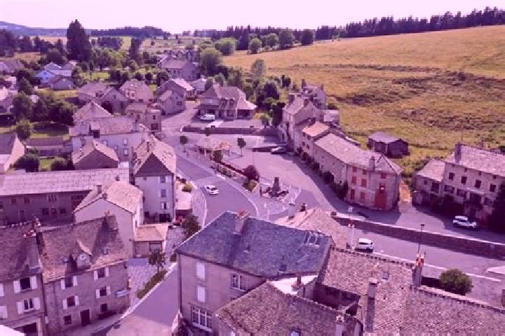 Escorts Chateauneuf-de-Randon, France — Local Companions