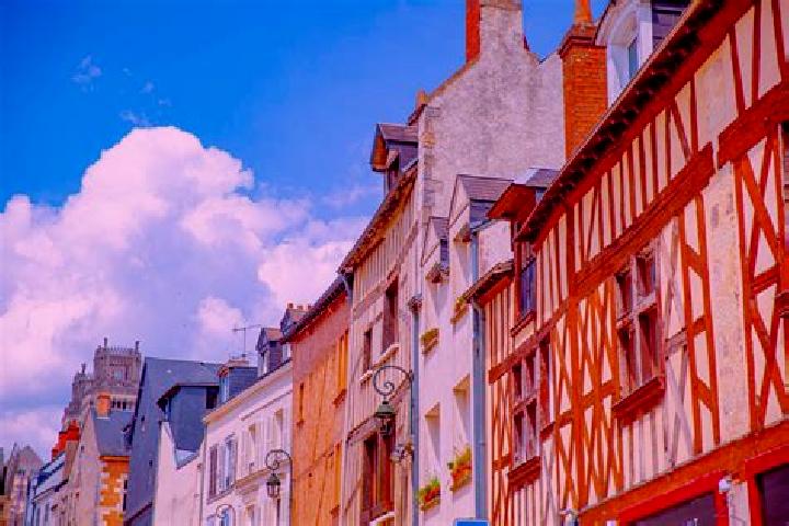 Escorts Checy, France — Local Companions