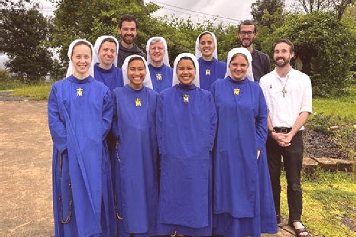 Escorts Chenoise, France — Local Companions