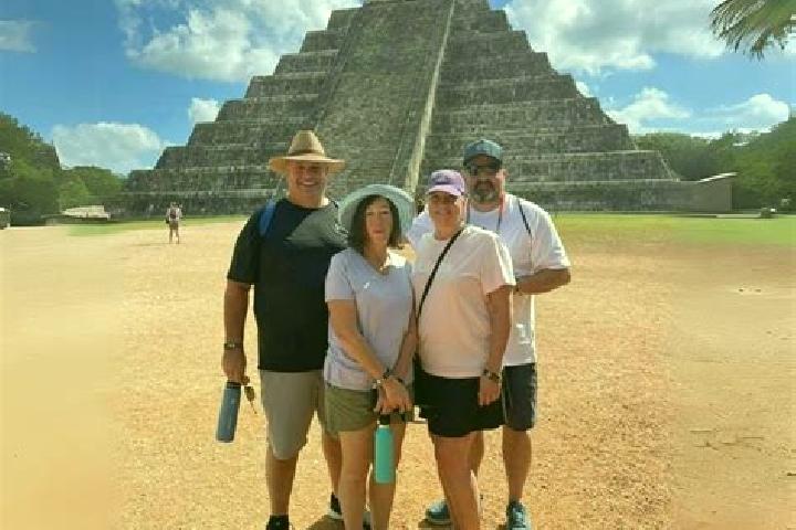 Escorts Chichen-Itza, Mexico — Local Companions
