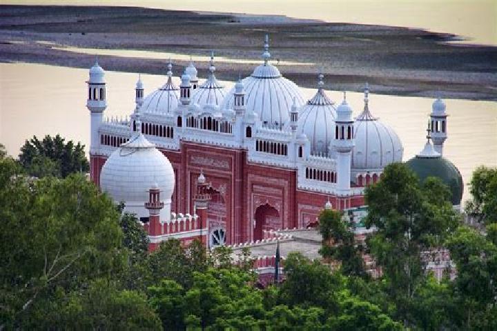 Escorts Chiniot, Pakistan — Local Companions