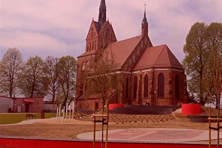 Escorts Chociwel, Poland — Local Companions