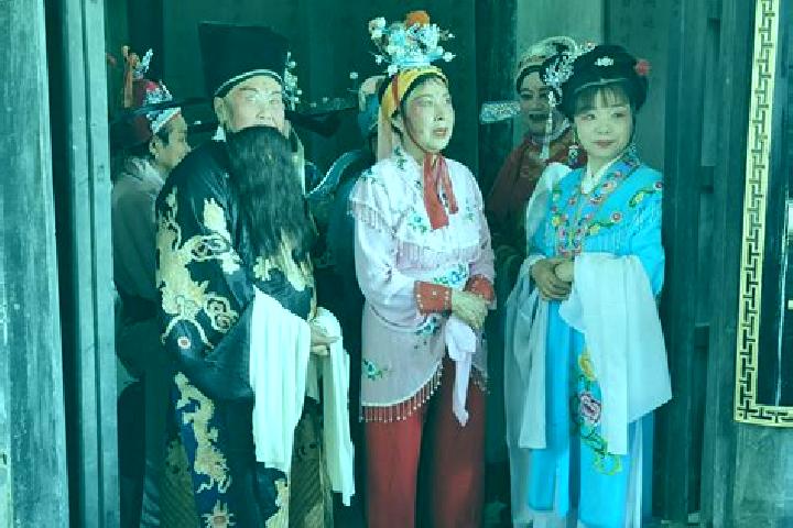 Escorts Chongren, China — Local Companions