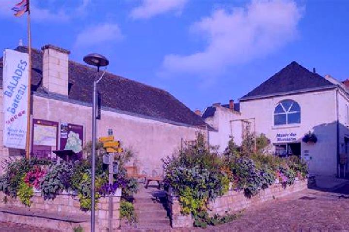 Escorts Chouze-sur-Loire, France — Local Companions