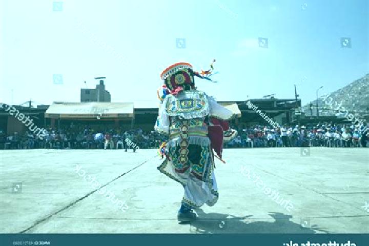 Escorts Chucatamani, Peru — Local Companions