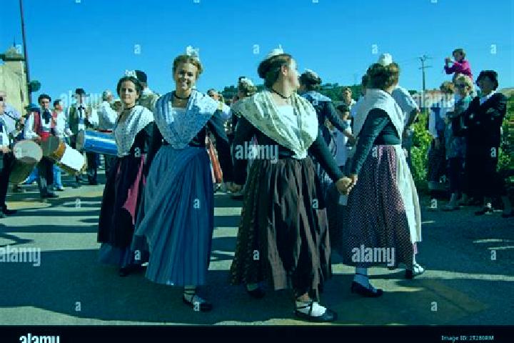 Escorts Chusclan, France — Local Companions