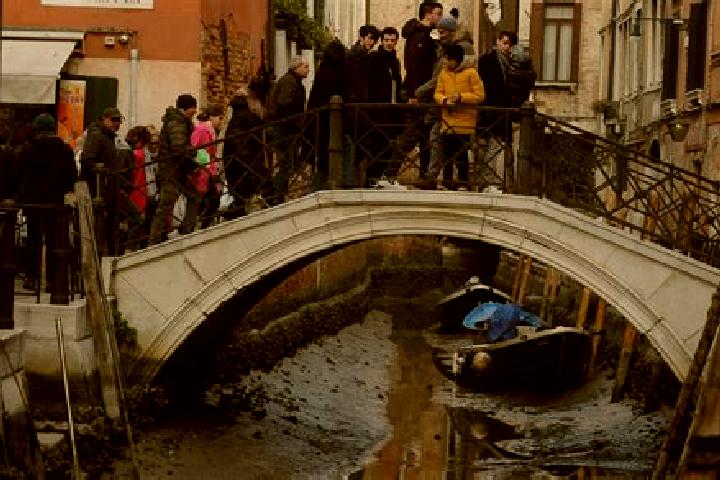 Escorts Ciorani, Italy — Local Companions