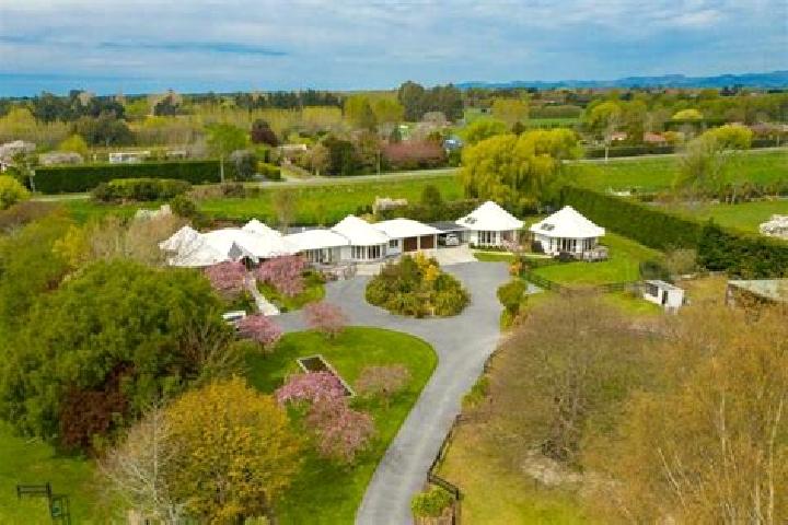 Escorts Clarkville, New Zealand — Local Companions