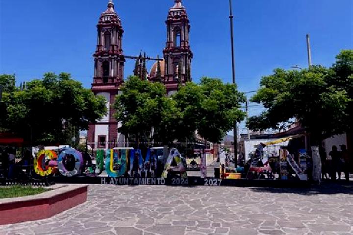 Escorts Cojumatlan de Regules, Mexico — Local Companions