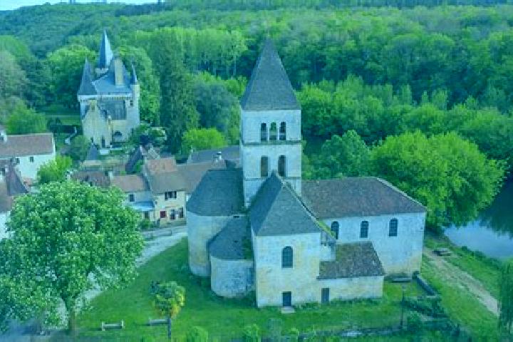 Escorts Condat-sur-Vezere, France — Local Companions