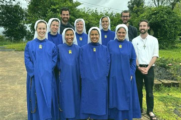 Escorts Condren, France — Local Companions