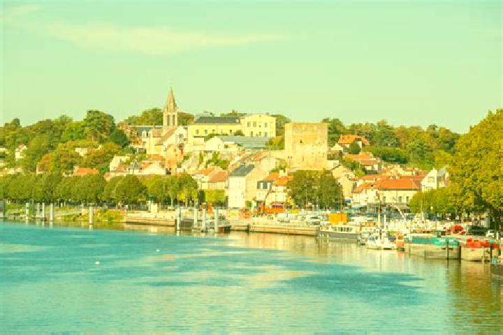 Escorts Conflans-Sainte-Honorine, France — Local Companions
