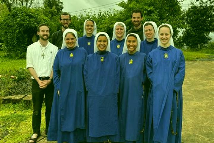 Escorts Cosqueville, France — Local Companions