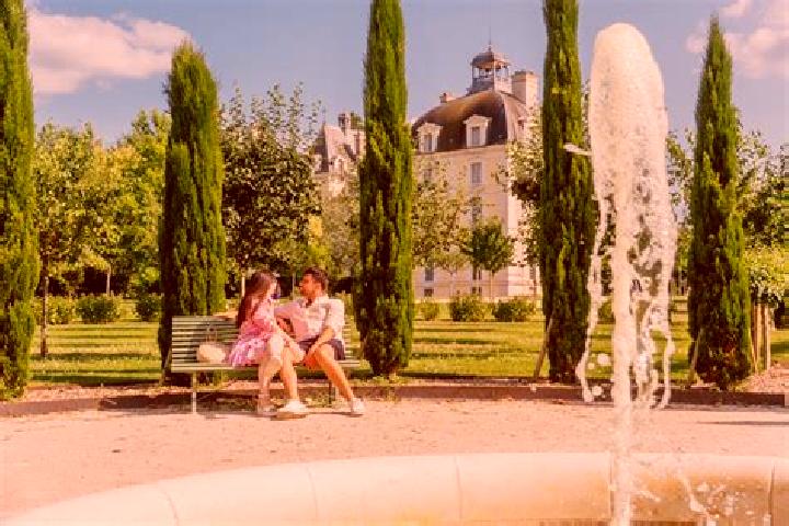 Escorts Couffy, France — Local Companions