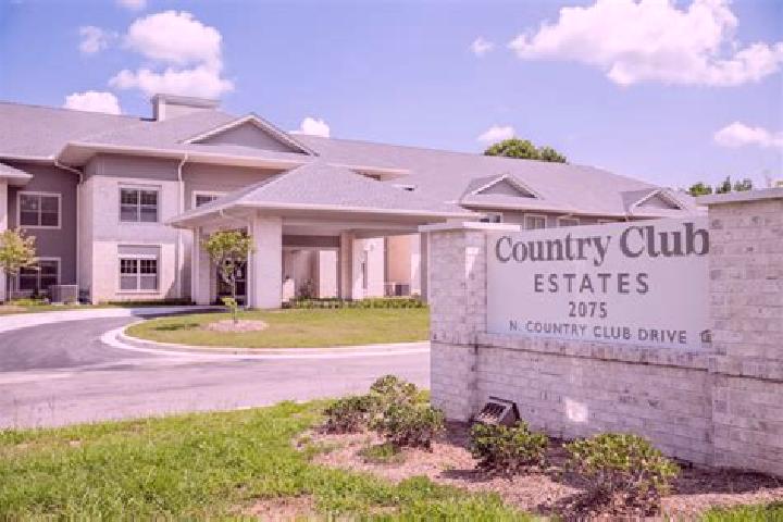 Escorts Country Club Estates, United States — Local Companions
