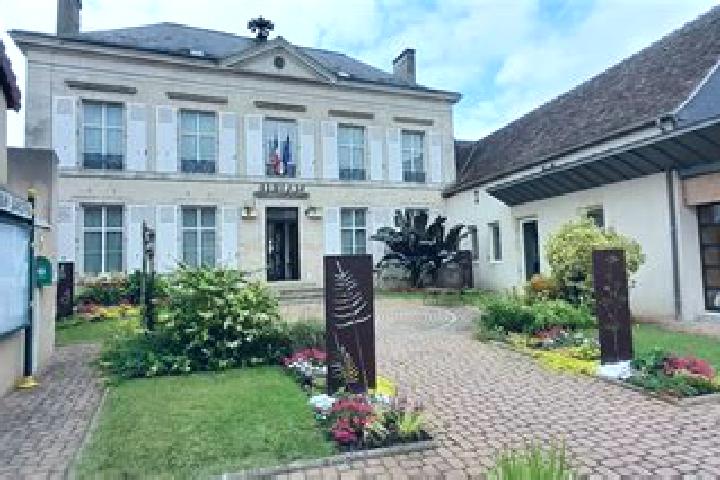 Escorts Courgains, France — Local Companions
