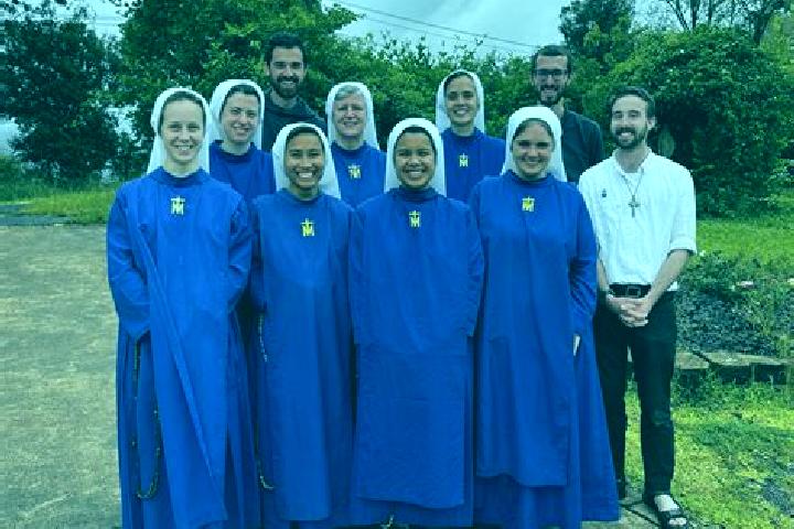 Escorts Couville, France — Local Companions