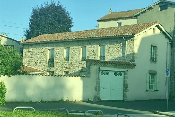 Escorts Craponne-sur-Arzon, France — Local Companions