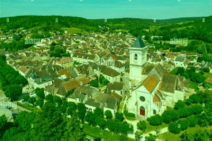 Escorts Cravant, France — Local Companions