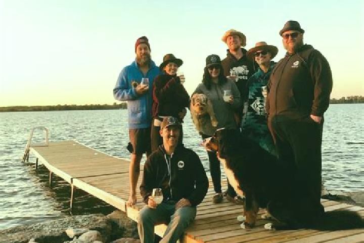 Escorts Cross Lake 19A, Canada — Local Companions