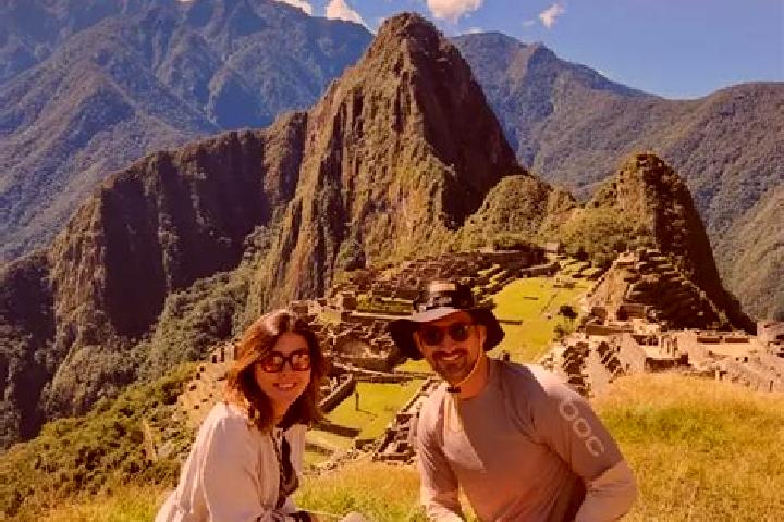 Escorts Cullcuyre, Peru — Local Companions