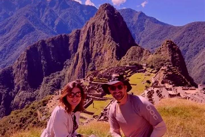 Escorts Cullhuas, Peru — Local Companions