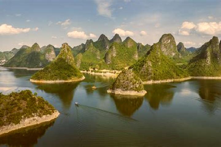 Escorts Dalong, China — Local Companions