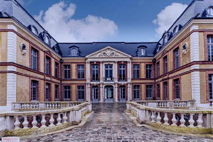 Escorts Dampierre-en-Burly, France — Local Companions