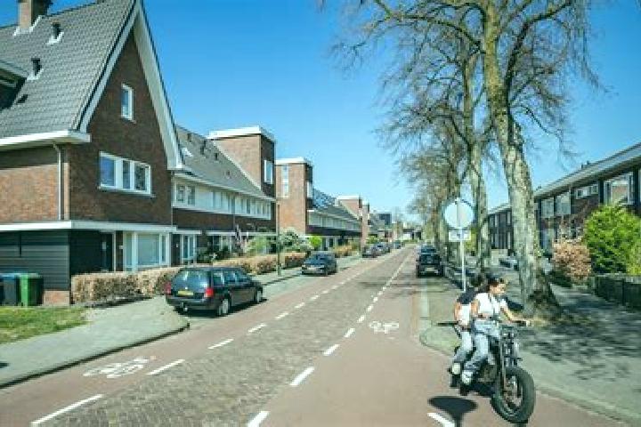Escorts De Doornakkers, Netherlands — Local Companions