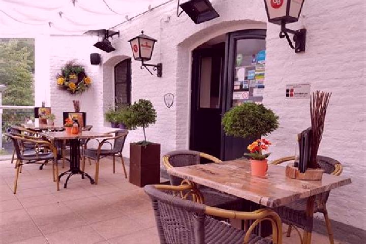 Escorts De Heeg, Netherlands — Local Companions
