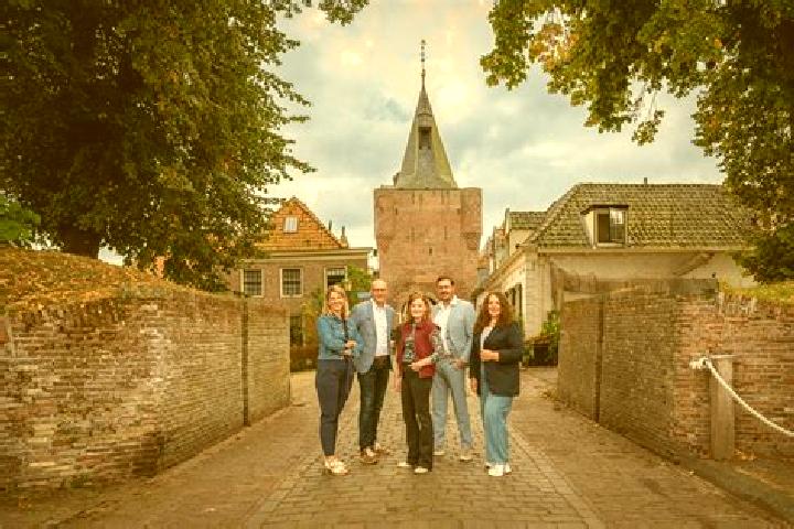 Escorts De Steeg, Netherlands — Local Companions