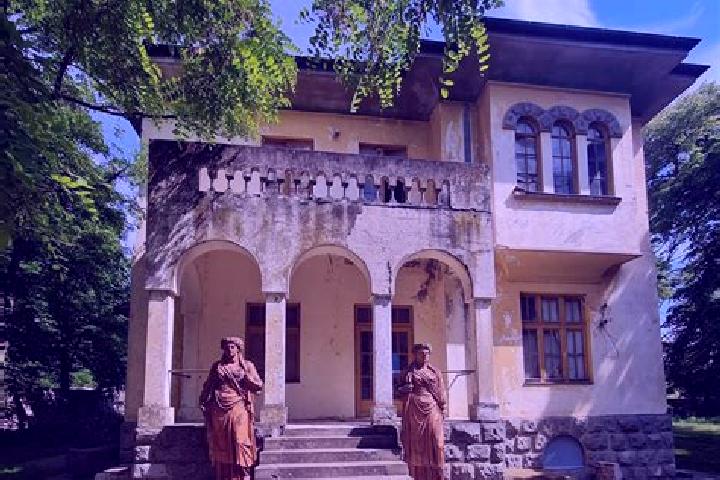 Escorts Demir Kapija, North Macedonia — Local Companions