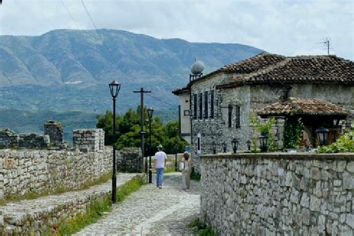 Escorts Drobonik, Albania — Local Companions