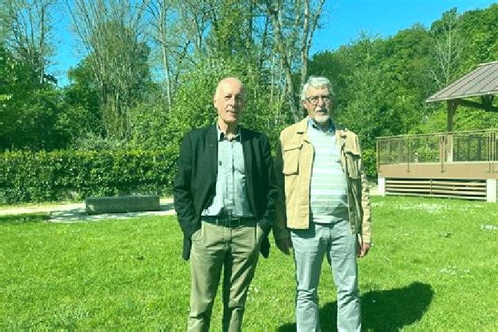 Escorts Droue-sur-Drouette, France — Local Companions