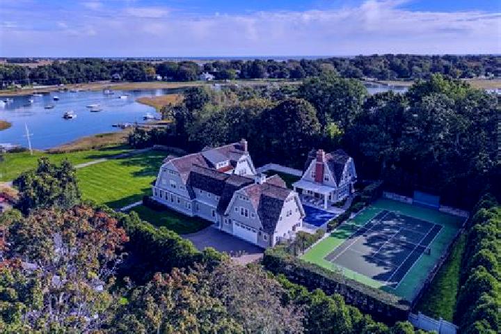 Escorts Duxbury, United States — Local Companions