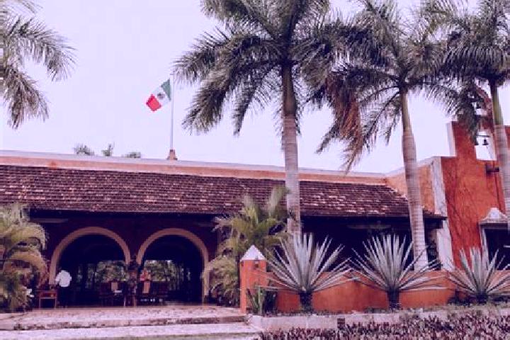 Escorts Dzibikak, Mexico — Local Companions