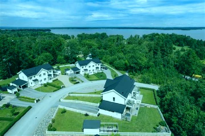 Escorts Ekeby-Almby, Sweden — Local Companions