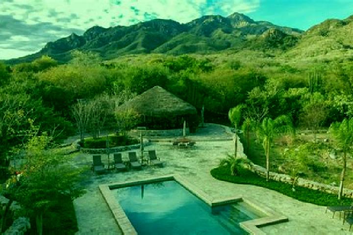 Escorts El Pedregal, Peru — Local Companions