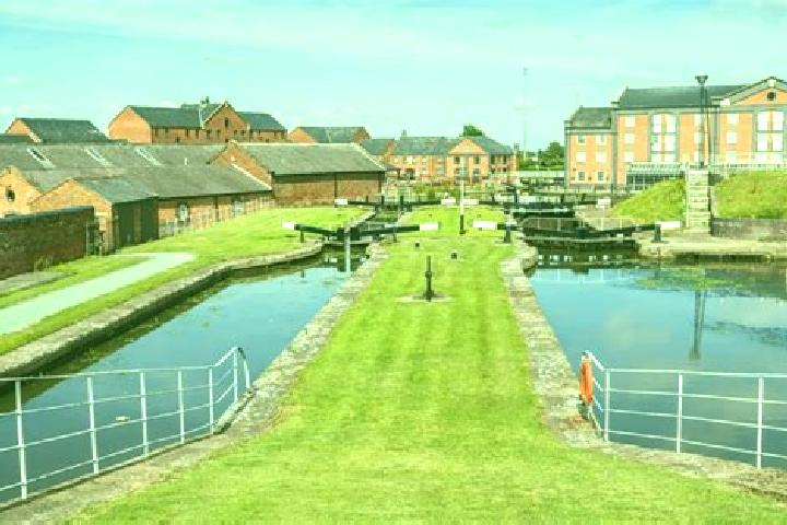Escorts Ellesmere Port Town, United Kingdom — Local Companions