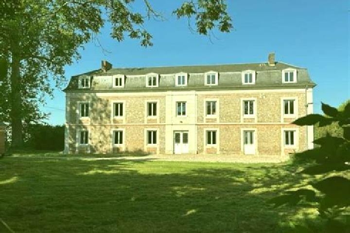 Escorts Emanville, France — Local Companions