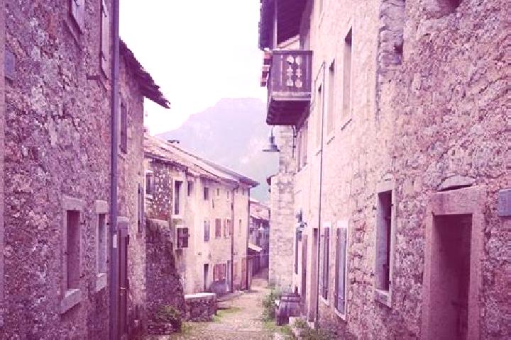 Escorts Erto, Italy — Local Companions