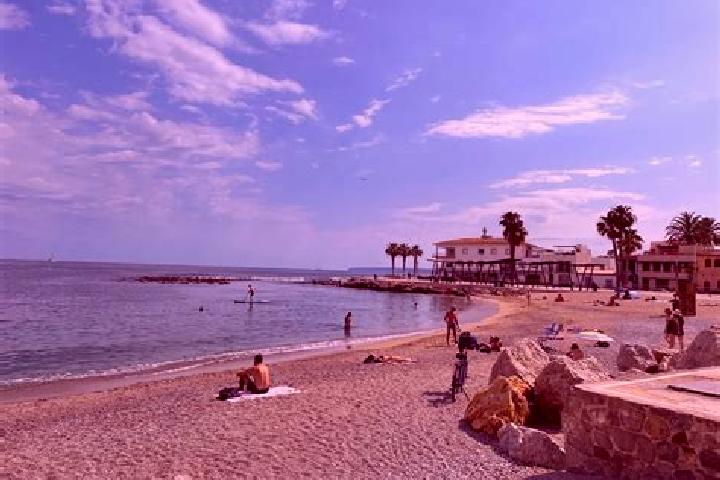 Escorts Es Molinar, Spain — Local Companions