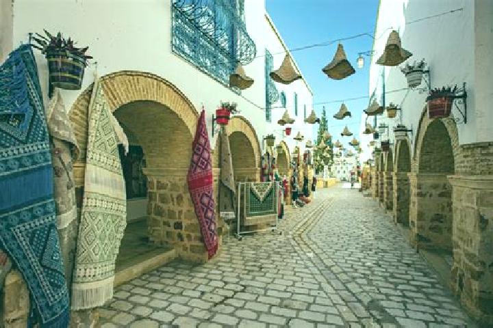 Escorts Es Somaa, Tunisia — Local Companions