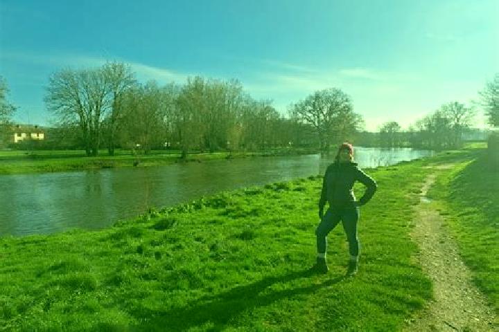 Escorts Etang-sur-Arroux, France — Local Companions