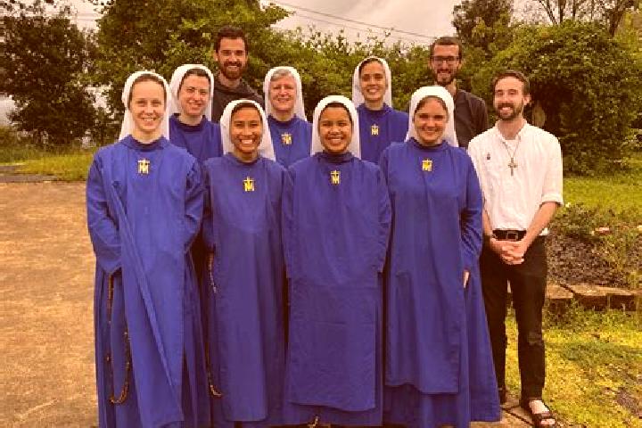 Escorts Evans, France — Local Companions