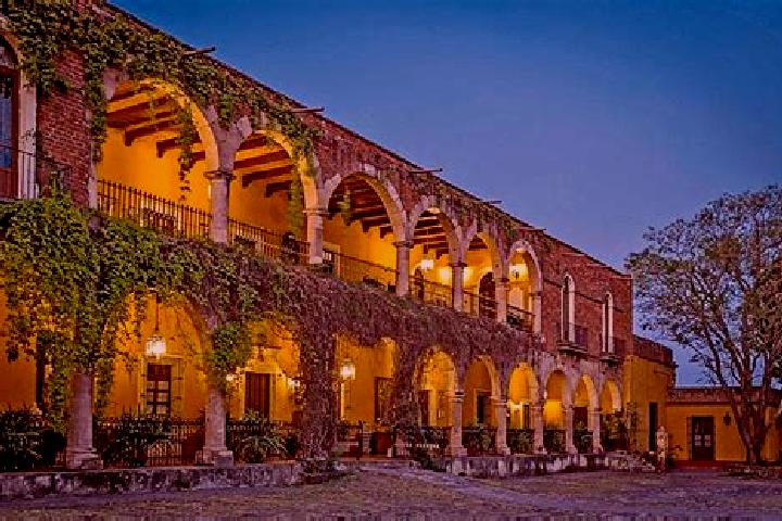 Escorts Ex-Hacienda de Guadalupe, Mexico — Local Companions