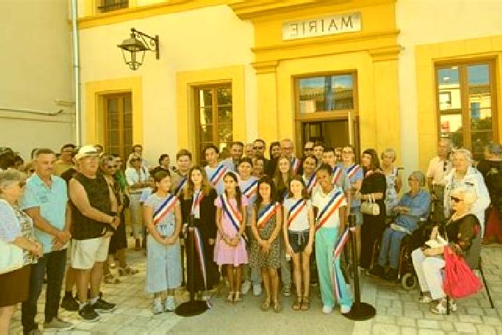 Escorts Eyguieres, France — Local Companions