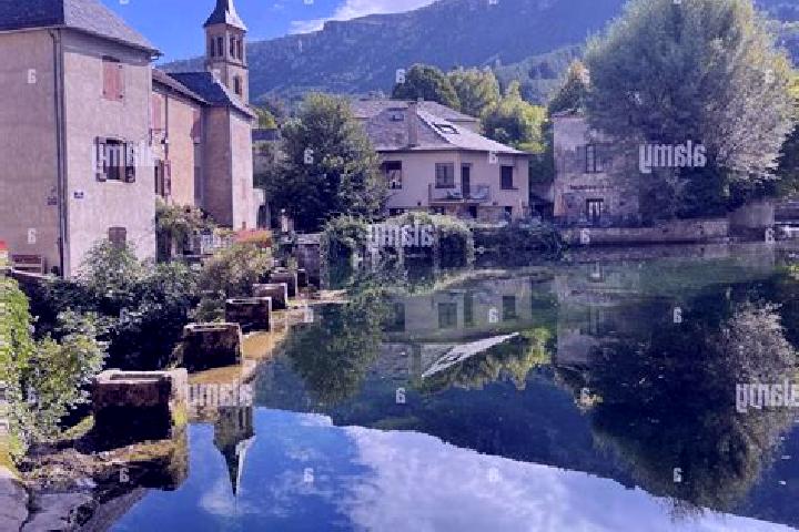 Escorts Florac, France — Local Companions