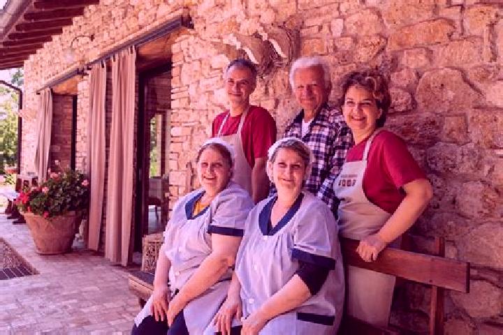 Escorts Fornole, Italy — Local Companions